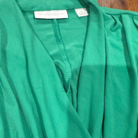 New York & Company Vibrant Green Stretch Fabric - Picture 4 of 5